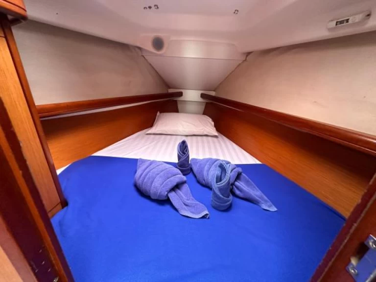 Noleggiare una Jeanneau OCEANIS 323 (2 CAB) a Mai Khao