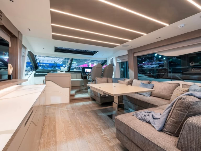 Noleggio Yacht di lusso Sunseeker con patente nautica
