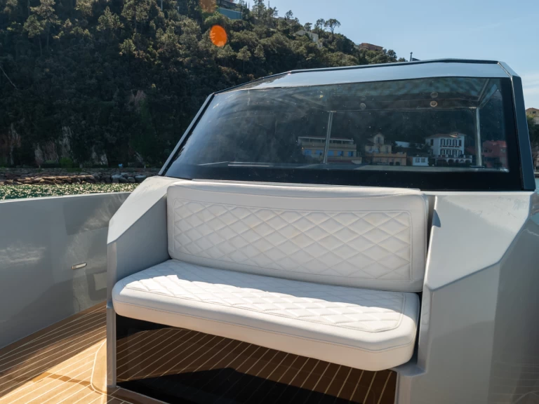 Noleggiare una Rand Escape 30 a Mandelieu-la-Napoule