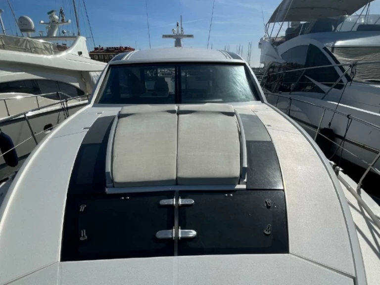 Yacht di lusso a noleggio a Cannes al miglior prezzo