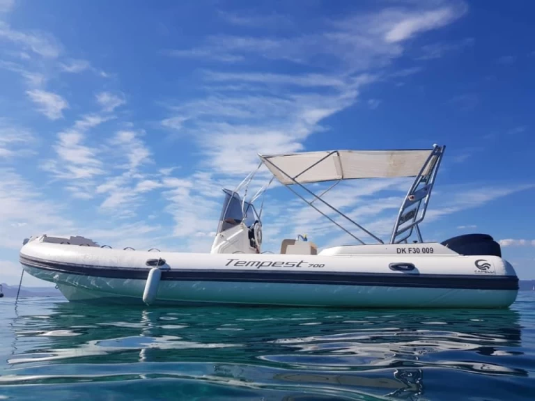 Noleggio a Hyères – Capelli Tempest 700 Sun su SamBoat