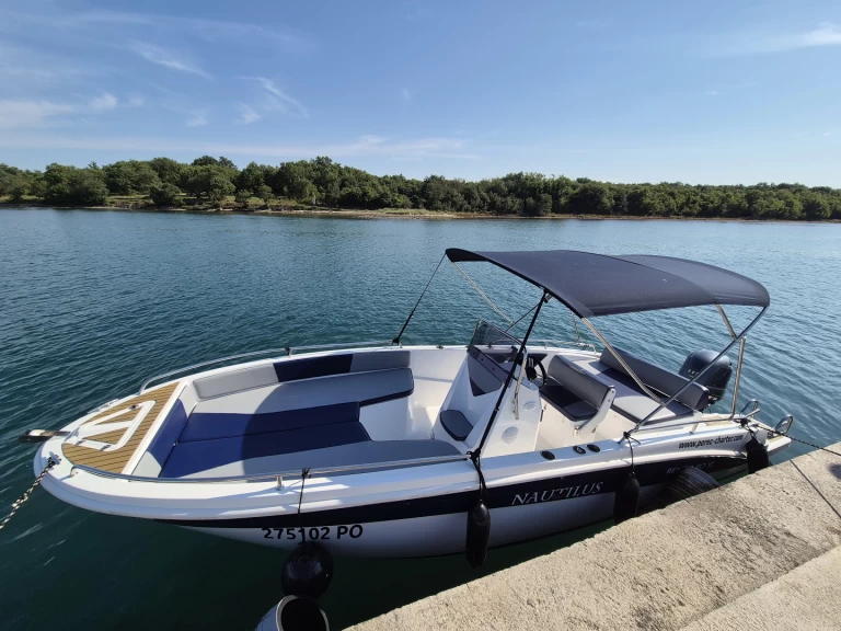 Barca a motore a noleggio a Parenzo (Poreč) al miglior prezzo