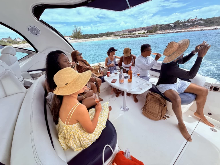 Noleggio barche Sea Ray SUNDANCER 420 a Turks Islands su Samboat