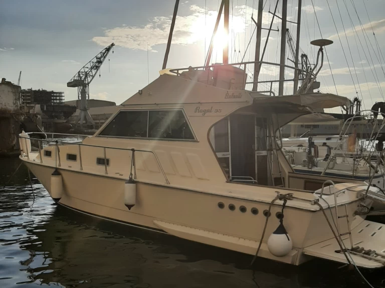 Noleggio barche Raffaelli Regal 35 a Castellammare di Stabia su Samboat