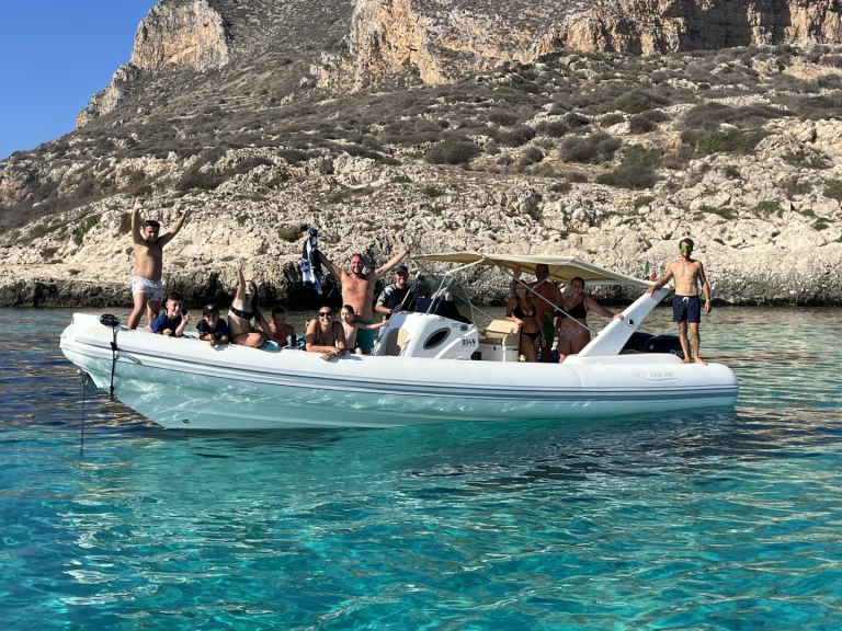 Nautica Led Led Gs 28 da affittare a  Porto turistico Marsala