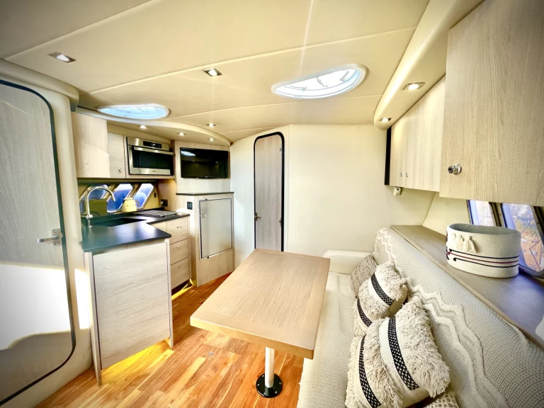 Noleggio barche Cruisers CRUISER YACHT 360 EXPRESS a Hyères su Samboat