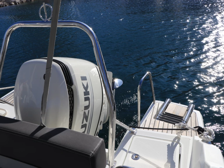 Jeanneau Cap Camarat 7.5 WA Serie 2 da affittare a  Monaco-Ville