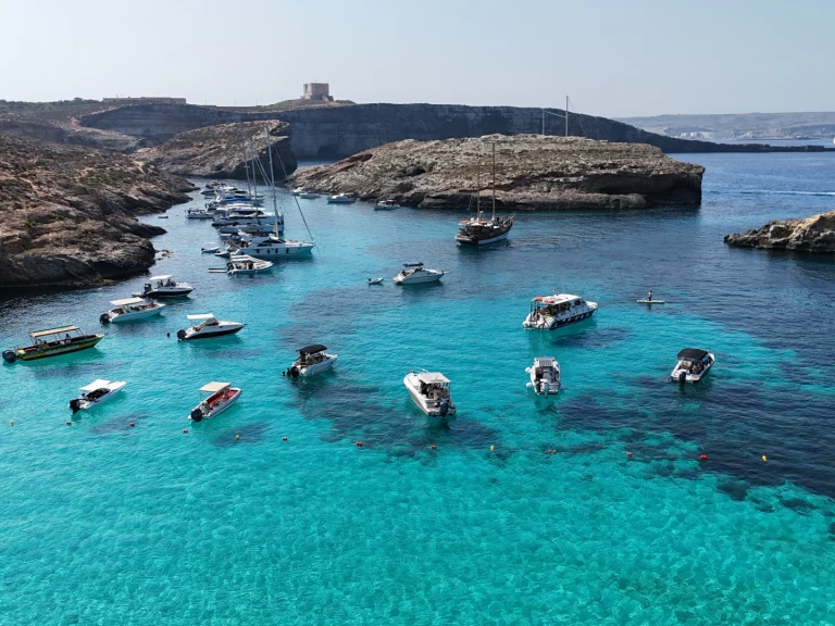 Coronet motoring da affittare a  Ċirkewwa