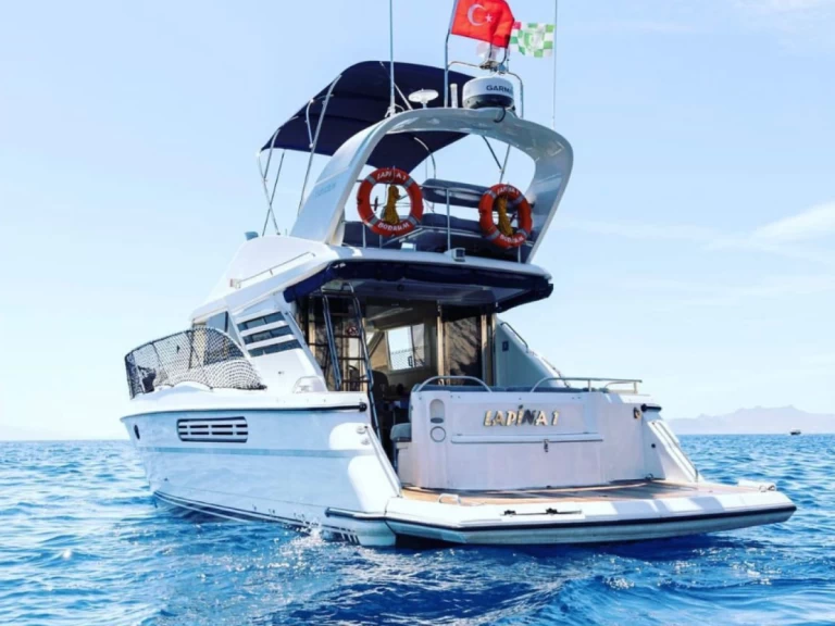 Noleggio Barca a motore con o senza skipper Fairline a Bodrum