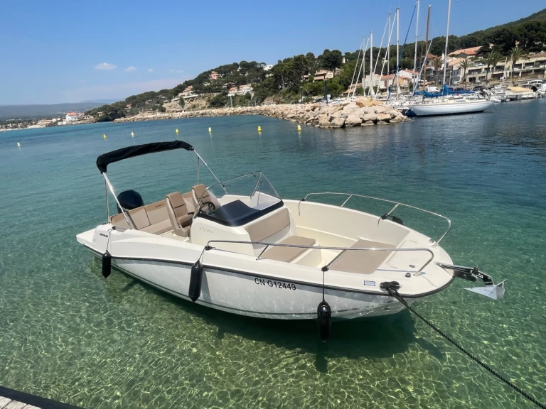 Noleggiare una Quicksilver Activ 675 Open a La Madrague