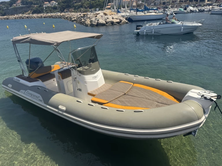 Noleggio barche Capelli Tempest 690 Luxe a La Madrague su Samboat