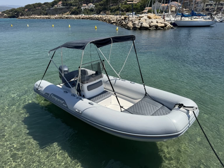 Noleggiare una Capelli Tempest 505 Easy a La Madrague