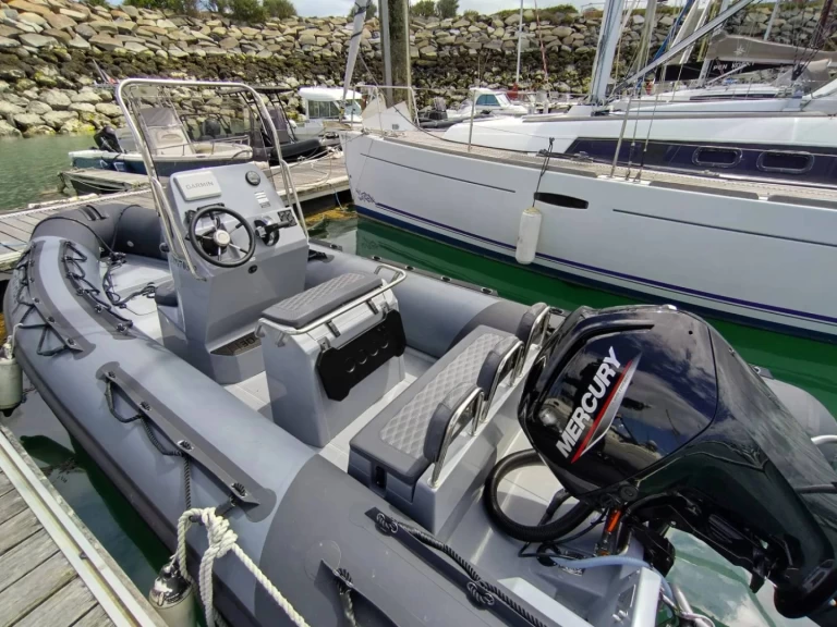 Noleggiare una 3D Tender 3D Tender 600 Patrol a Saint-Quay-Portrieux