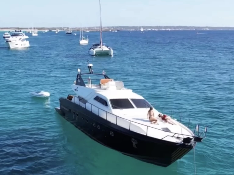 Noleggio Yacht di lusso Ferretti con patente nautica
