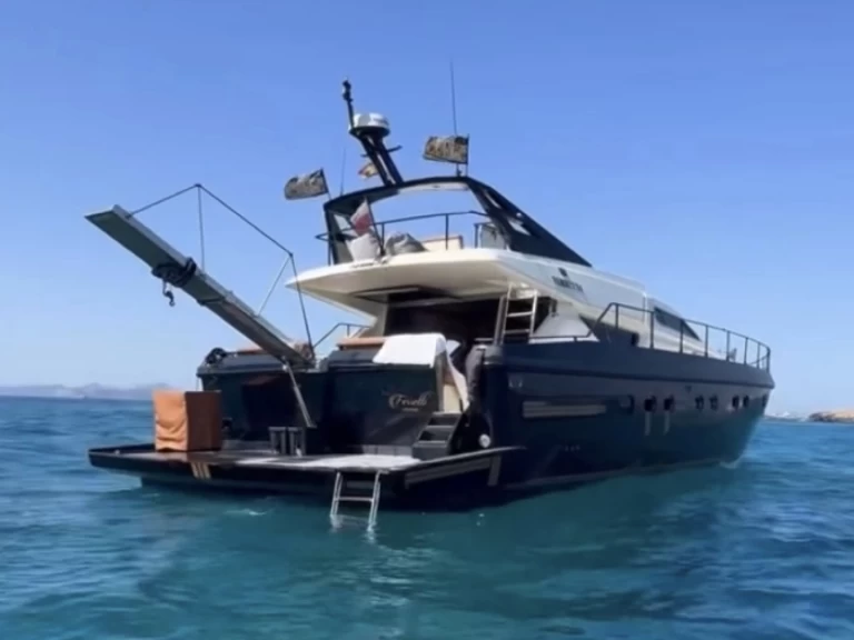Yacht di lusso a noleggio a Port Esportiu Marina d'Eivissa al miglior prezzo