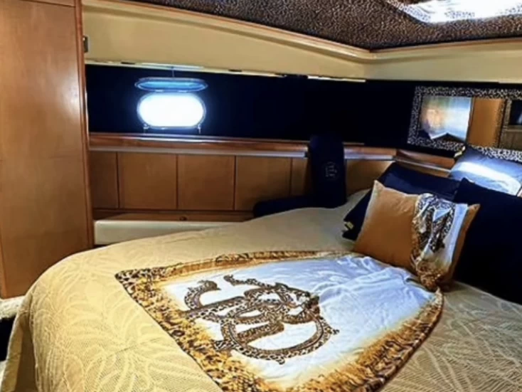 Noleggiare una Ferretti Ferretti 630 Fly a Port Esportiu Marina d'Eivissa