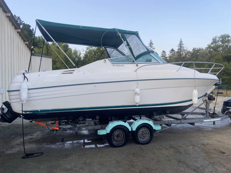 Noleggio Barca a motore Jeanneau con patente nautica