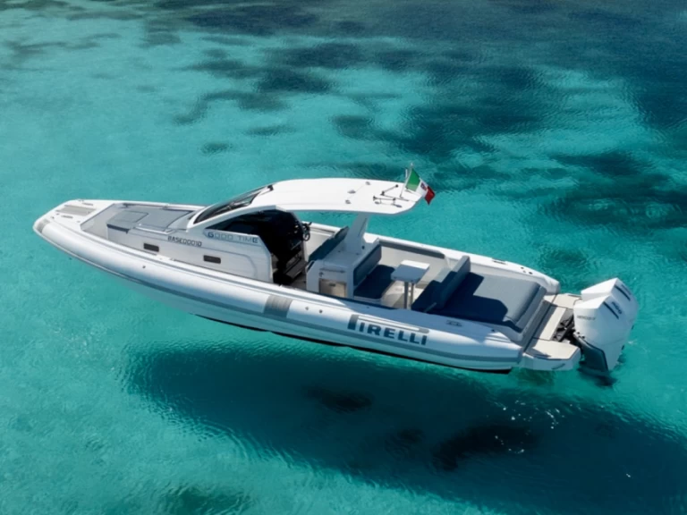 Pirelli Pirelli 35 da affittare a  Porto Cervo