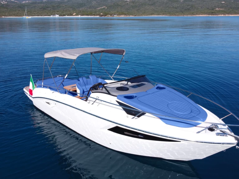 Noleggio Barca a motore con o senza skipper Cranchi a Porto Cervo