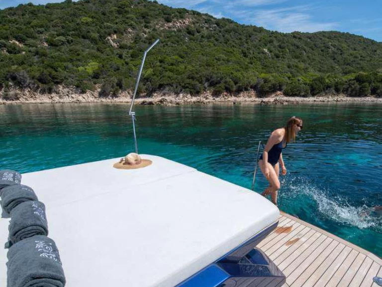 Noleggio Barca a motore a Cannes – WALLY YACHTS 48