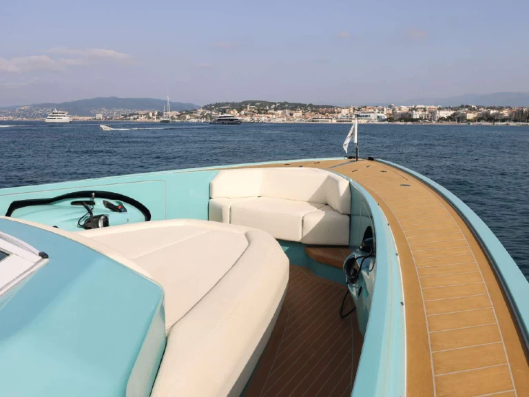 Noleggiare una Wajer 55 S a Cannes