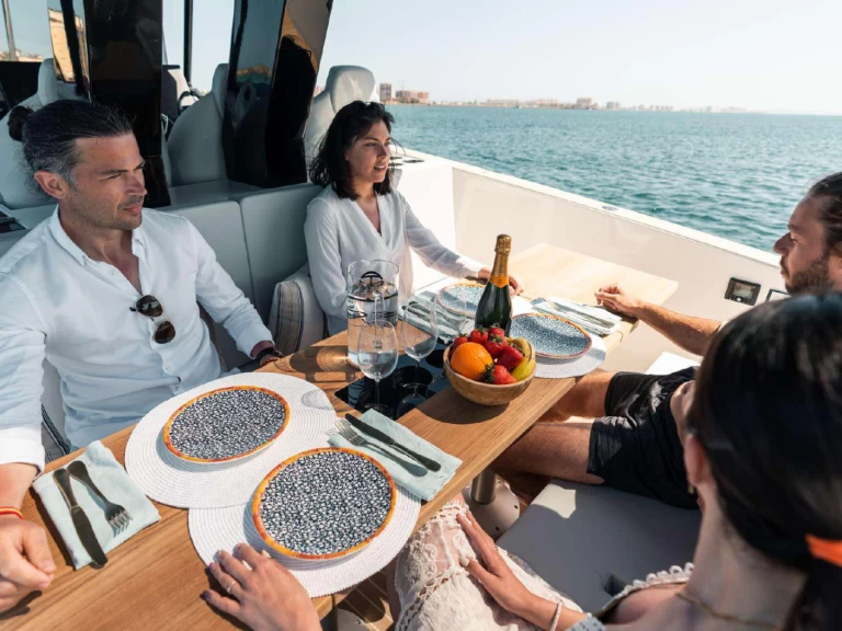 Noleggiare una Tesoro 40 a Cannes