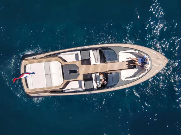 Barca a motore a noleggio a Antibes al miglior prezzo