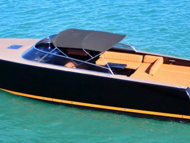 Noleggio Barca a motore VanDutch con patente nautica
