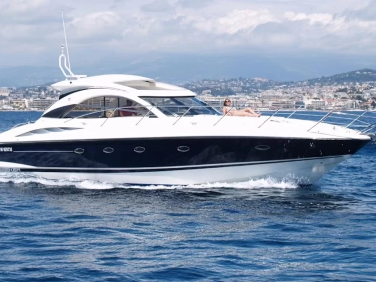 Noleggio Barca a motore Sunseeker con patente nautica