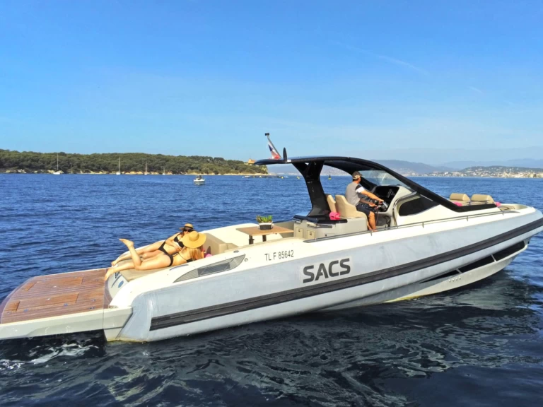 Noleggiare una Sacs Rebel 40 a Juan-les-Pins