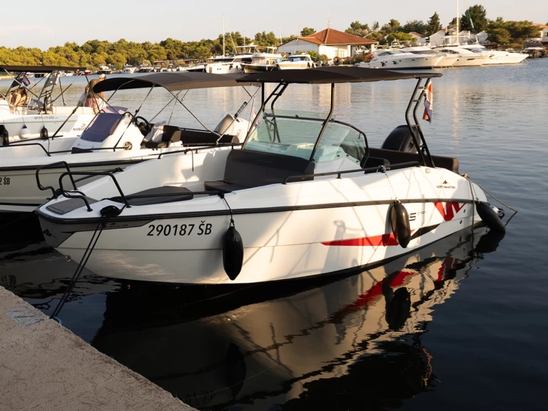 Noleggiare una Northmaster Northmaster 685 Cruiser a Sebenico