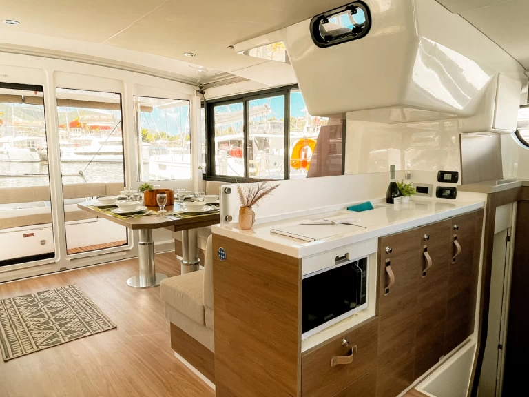 Noleggio Catamarano con o senza skipper Bali a Parham Town