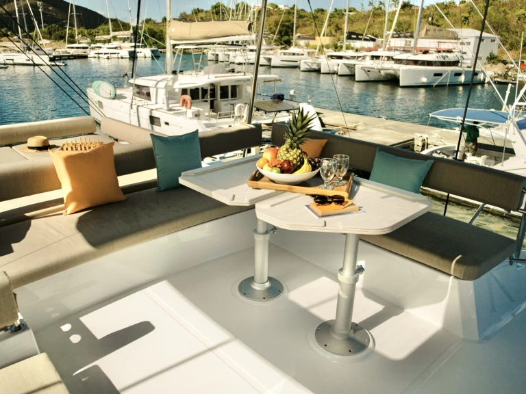 Catamarano a noleggio a Parham Town al miglior prezzo