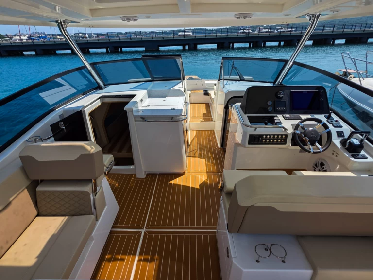 Barca a motore a noleggio a Pola al miglior prezzo