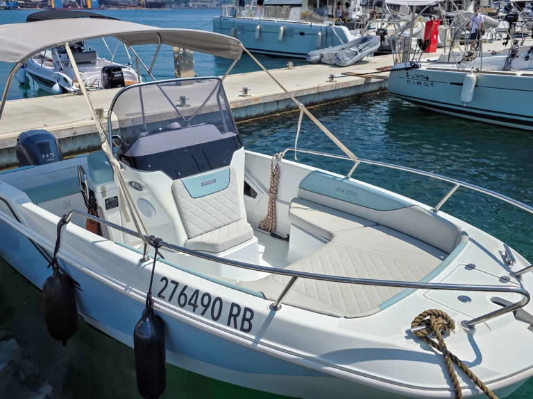 Noleggio Barca a motore a Pola – Salpa Salpa Sunsix
