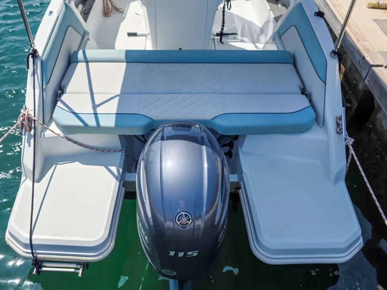 Barca a motore a noleggio a Pola al miglior prezzo