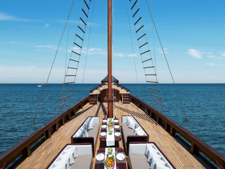 Noleggio barche Labuan Bajo economico Samsara Samudra