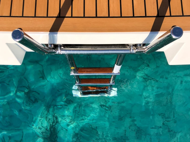 Yacht di lusso a noleggio a Cannes al miglior prezzo