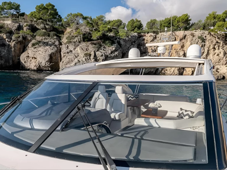 Noleggiare una Princess Princess V48S a Juan-les-Pins