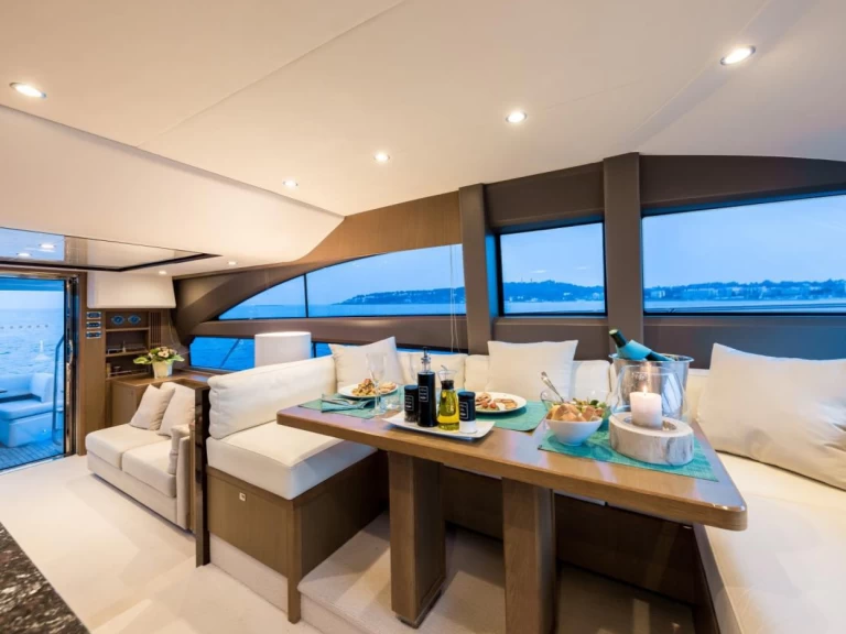 Noleggio Yacht di lusso Princess con patente nautica