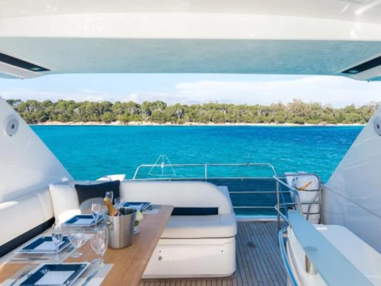 Noleggiare una Princess Princess 64 Fly a Beaulieu-sur-Mer