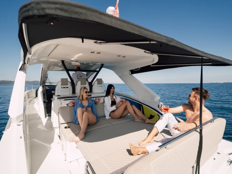 Noleggio Barca a motore Jeanneau con patente nautica