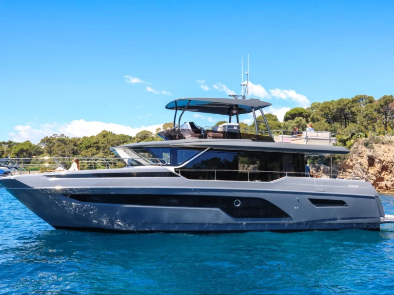 Yacht di lusso a noleggio a Juan-les-Pins al miglior prezzo