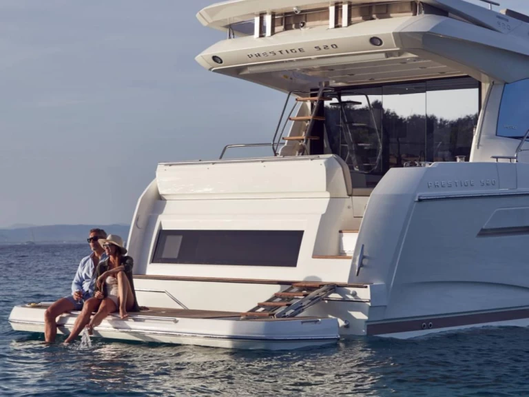 Noleggio Barca a motore con o senza skipper Prestige a Saint-Laurent-du-Var