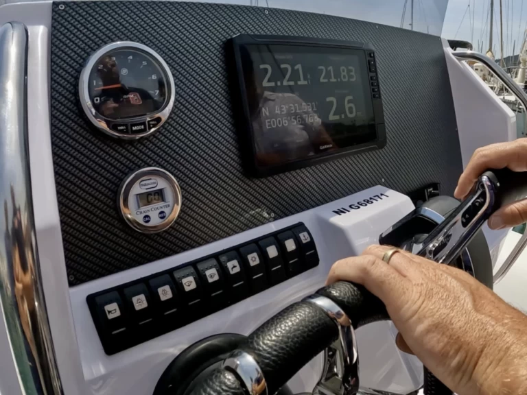 Gommone a noleggio a Mandelieu-la-Napoule al miglior prezzo