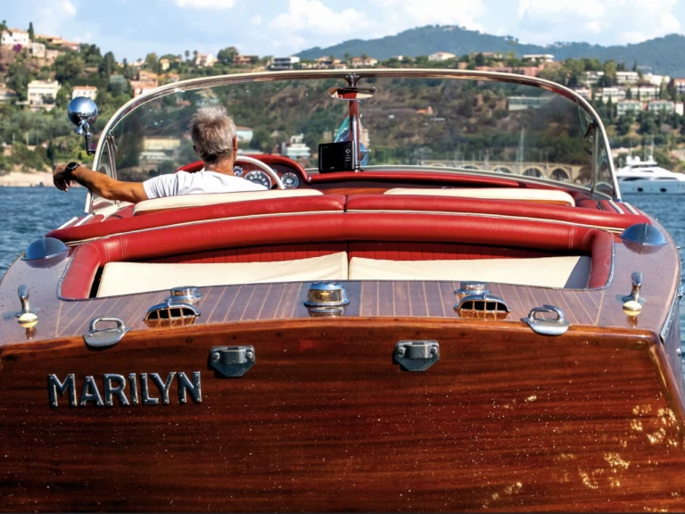 Barca a motore a noleggio a Mandelieu-la-Napoule al miglior prezzo