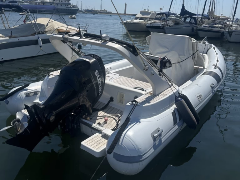 Noleggiare una Legar 800 a Viareggio