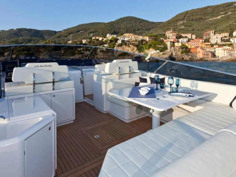 Noleggio Yacht di lusso con o senza skipper Itama a Juan-les-Pins