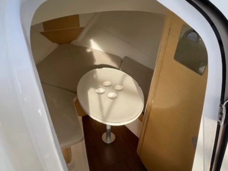 Noleggio a Antibes – Bénéteau Flyer 750 Sun Deck Rubis su SamBoat