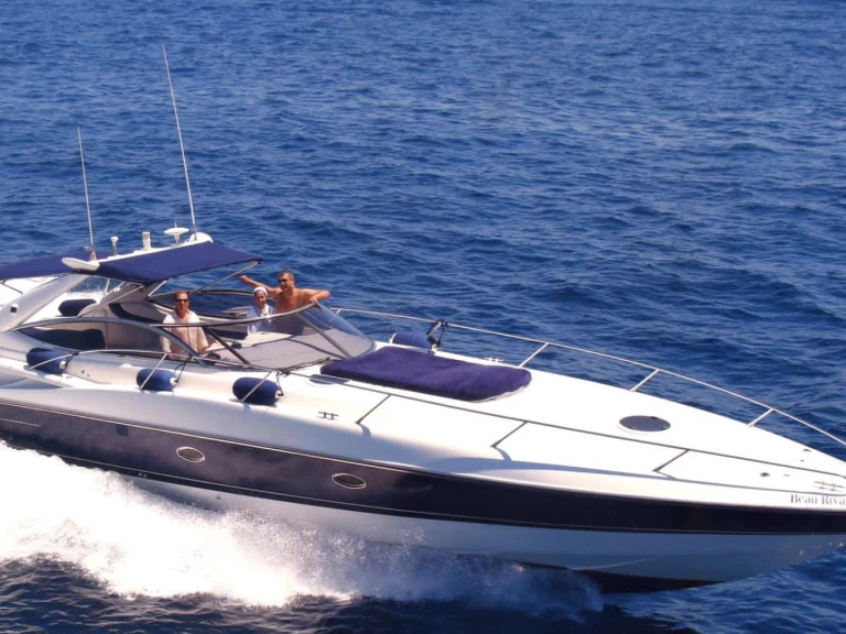 Noleggio Barca a motore Sunseeker con patente nautica